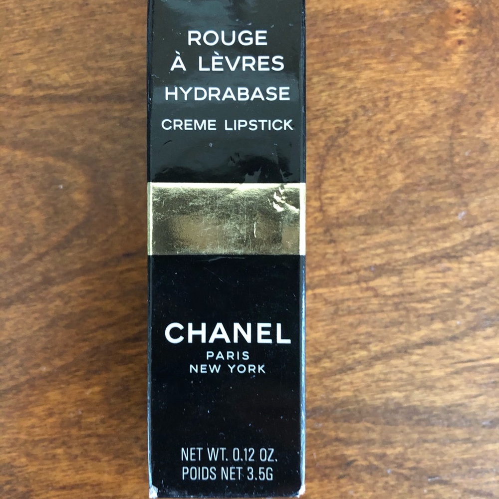 CHANEL lipstick